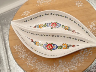 Półmisek w kształcie łezki dwu komorowy