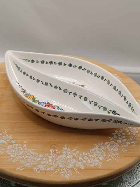 Półmisek w kształcie łezki dwu komorowy